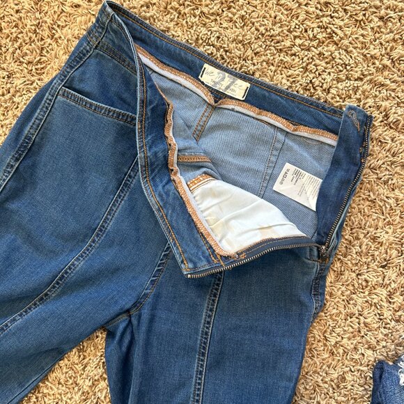 WE THE FREE Know Me Better Flare Jeans in Women's Size 27 Side Zip Flat Front - Picture 6 of 8